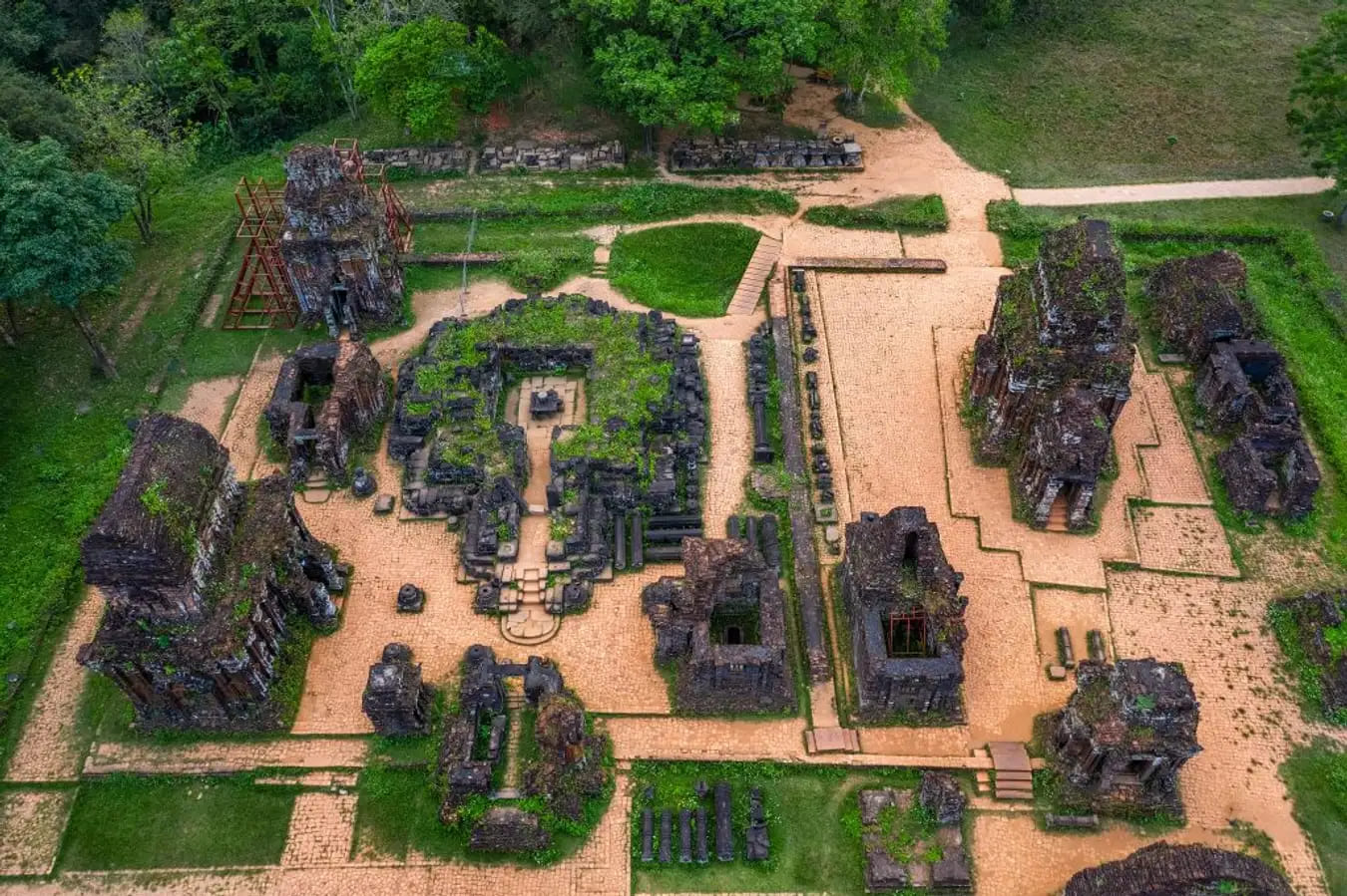 Khám phá thánh địa Mỹ Sơn: Cẩm nang du lịch chi tiết từ A - Z Thánh địa Mỹ Sơn tọa lạc tại huyện Duy Xuyên, tỉnh Quảng Nam
