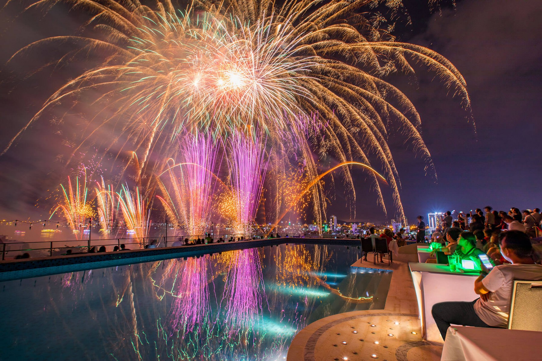 Khách sạn view ngắm pháo hoa DIFF Đà Nẵng
