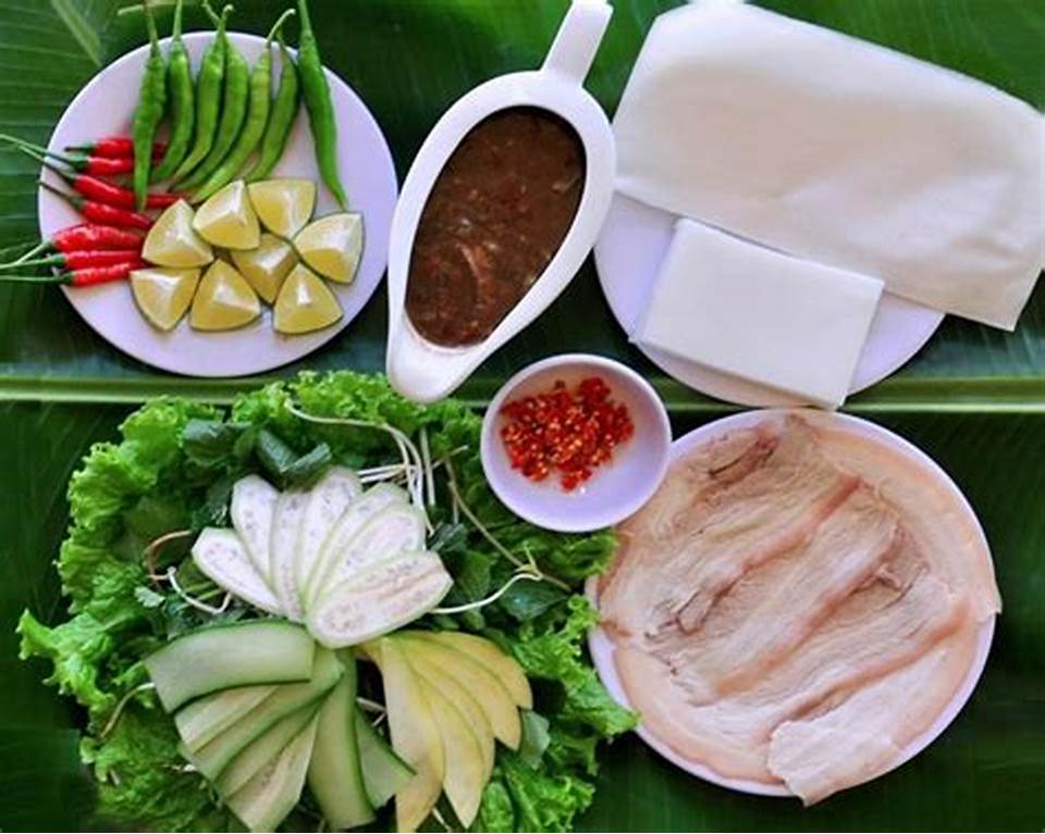 Món bánh tráng cuốn thịt heo Đà Nẵng