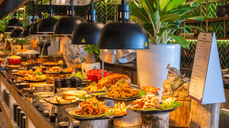 Thưởng thức buffet tại Bà Nà Hills, Đà Nẵng