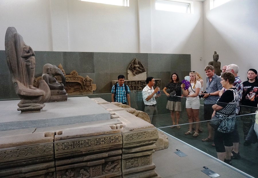 Tour tham quan bảo tàng Đà Nẵng có hướng dẫn viên