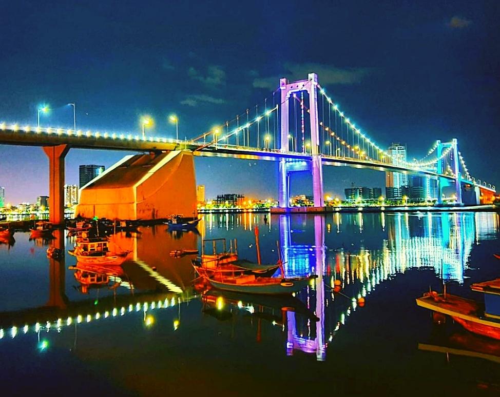 Khám phá công viên Kỳ quan Đà Nẵng: Địa điểm check-in HOT cau Thuan Phuoc lung linh anh den ban dem