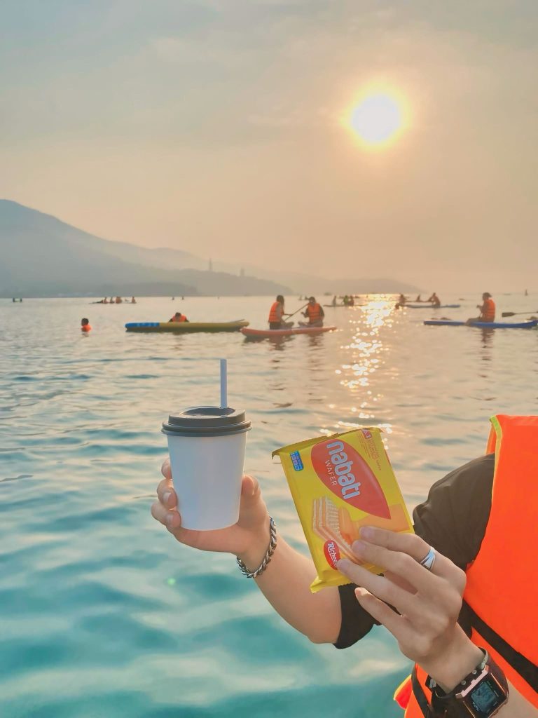 Thưởng thức cafe sáng ngay trên biển