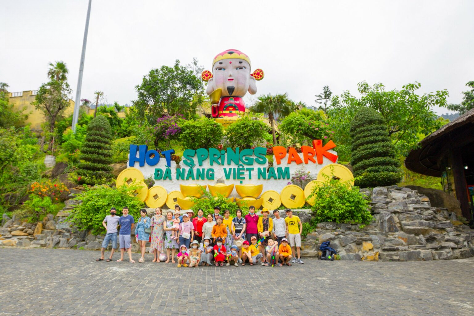 du khach tham gia tour nui than tai da nang