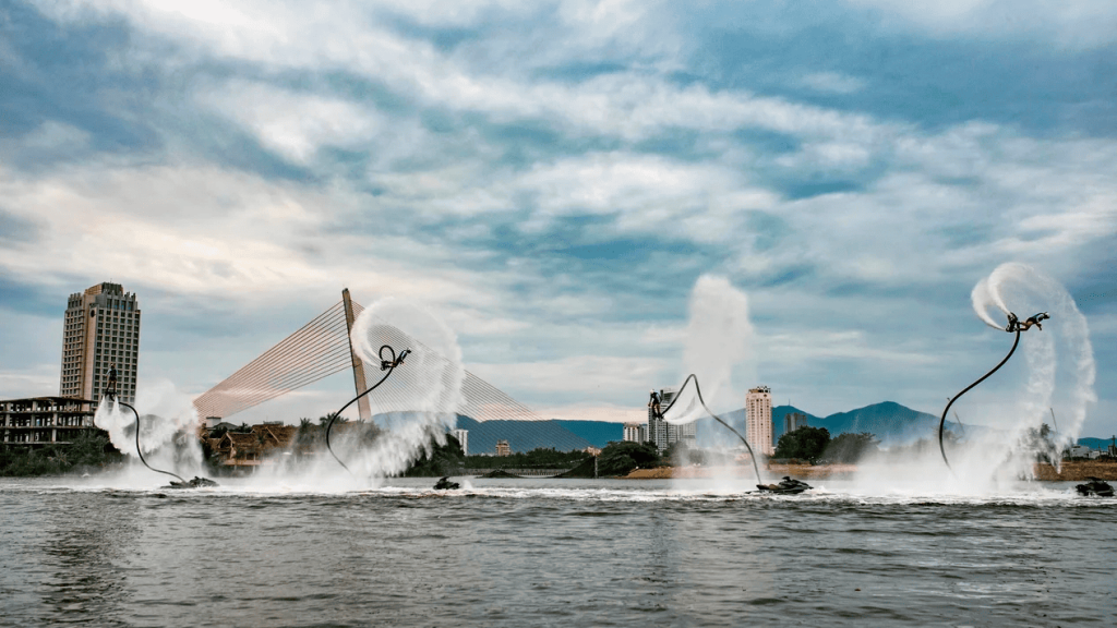 Trình diễn Jetski và Flyboard tại show Awaken River