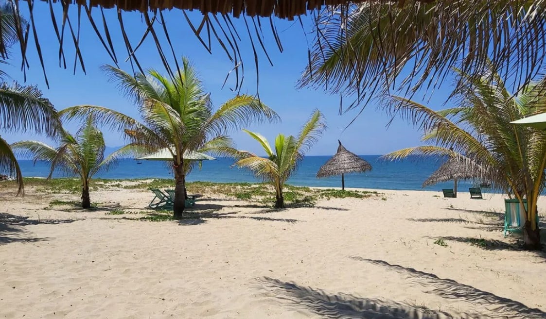 Bãi biển Hà My với vẻ đẹp trong trẻo và thuần khiết