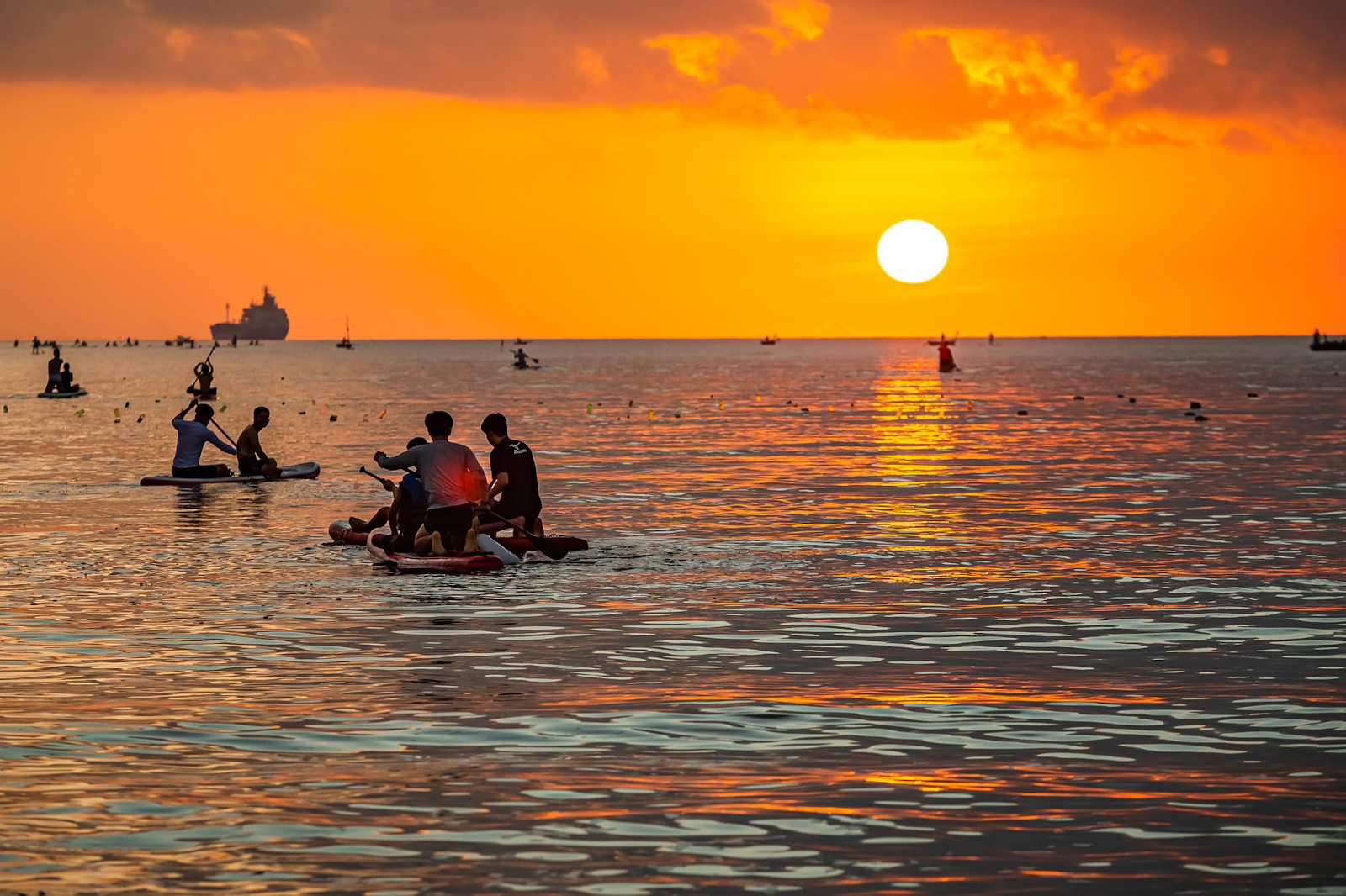Chèo SUP ngắm hoàng hôn hoặc bình minh