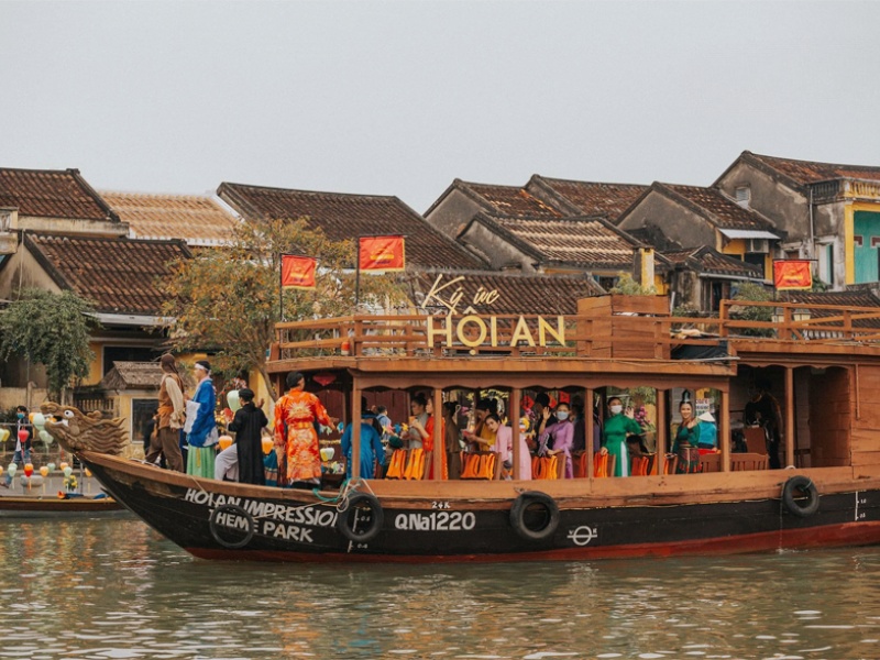 Du thuyền trên sông Hoài