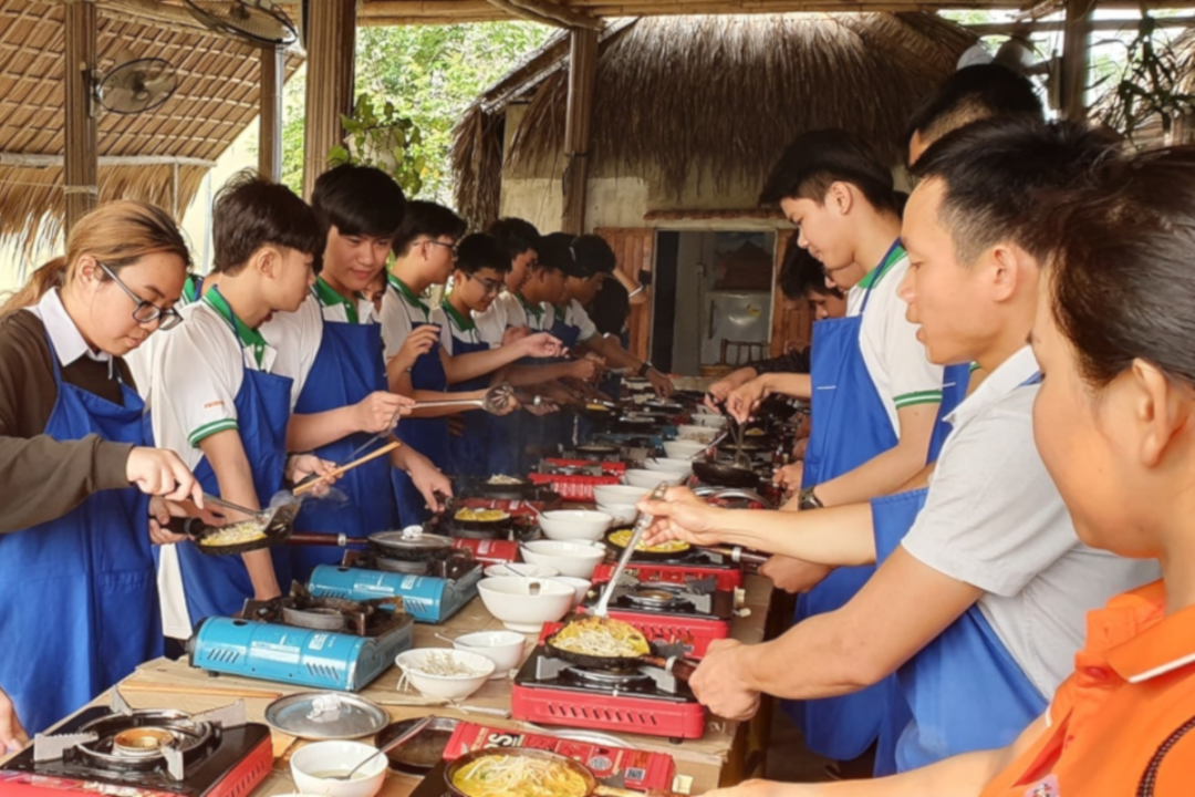 Khám phá làng rau Trà Quế Hội An: Cẩm nang du lịch từ A - Z Học nấu ăn với nguyên liệu từ làng rau Trà Quế