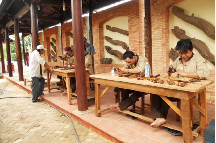Thời điểm lý tưởng nhất để tham quan làng mộc là tháng 2 đến tháng 8