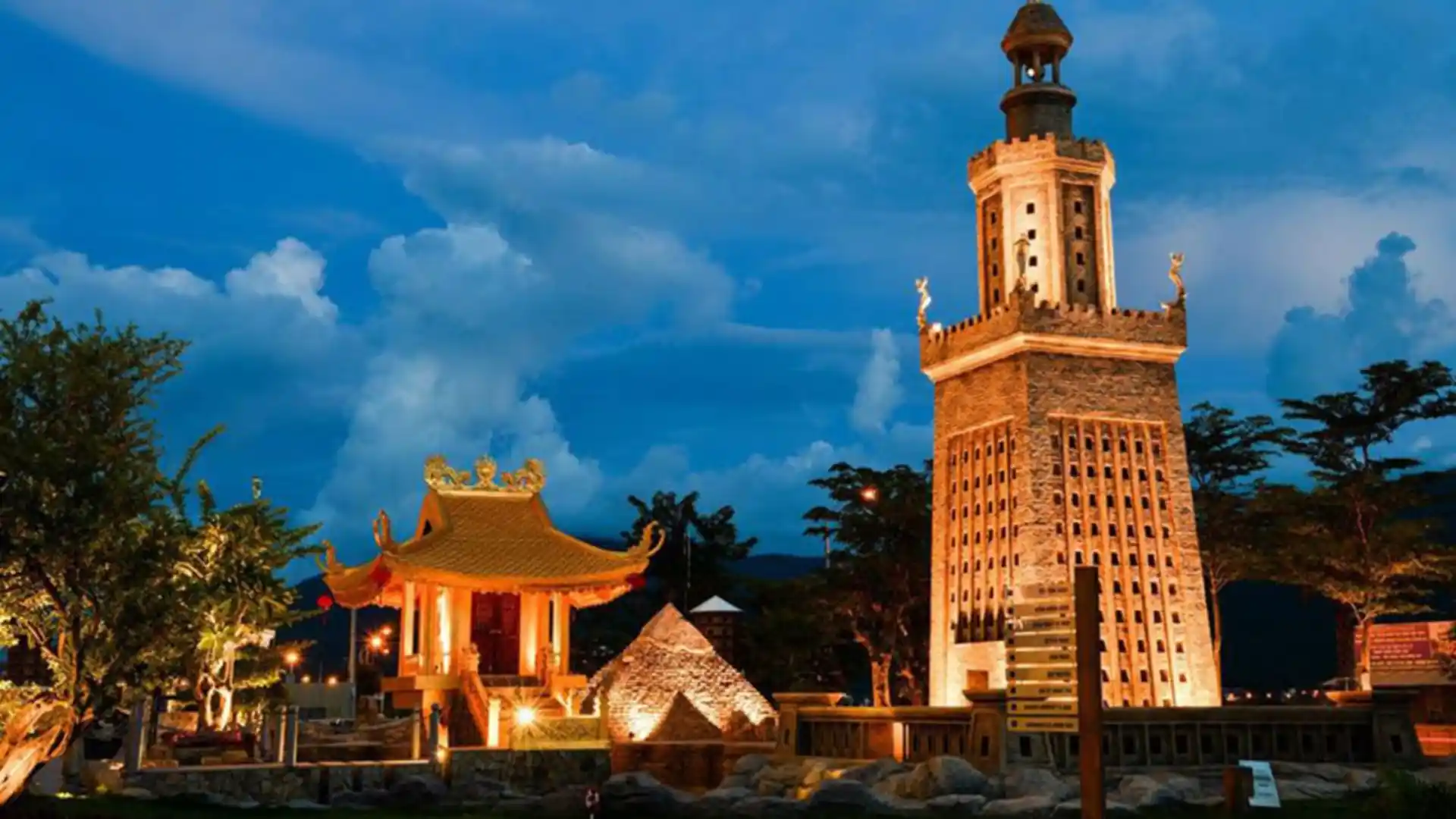 Khám phá công viên Kỳ quan Đà Nẵng: Địa điểm check-in HOT Ngọn hải đăng Alexandria sáng đèn khi đêm đến