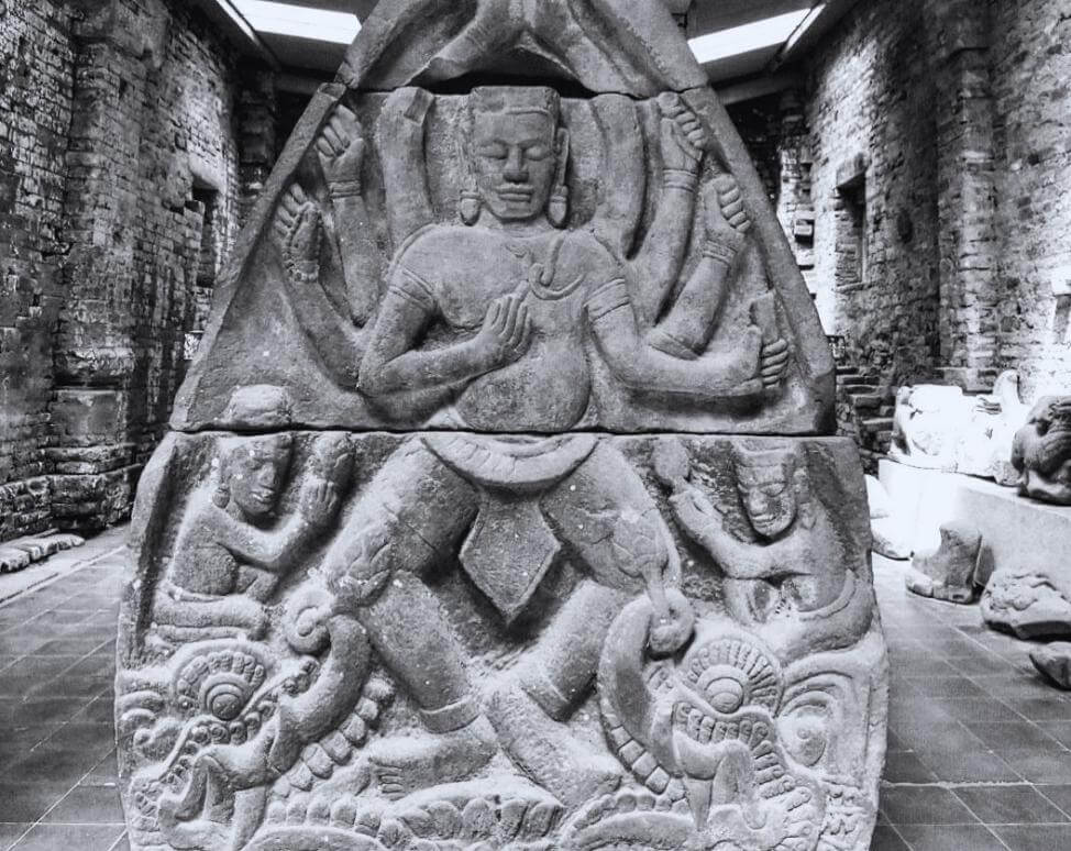 Khám phá thánh địa Mỹ Sơn: Cẩm nang du lịch chi tiết từ A - Z Phù điêu thể hiện thần Shiva